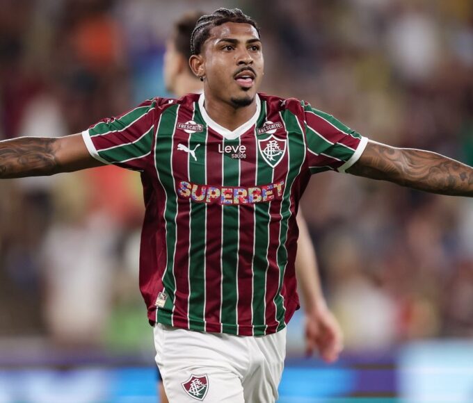 Flu bate Corinthians no Maracanã e assume vice-liderança do Brasileiro