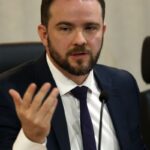 Governo eleva imposto do cigarro para bancar querosene e biodiesel