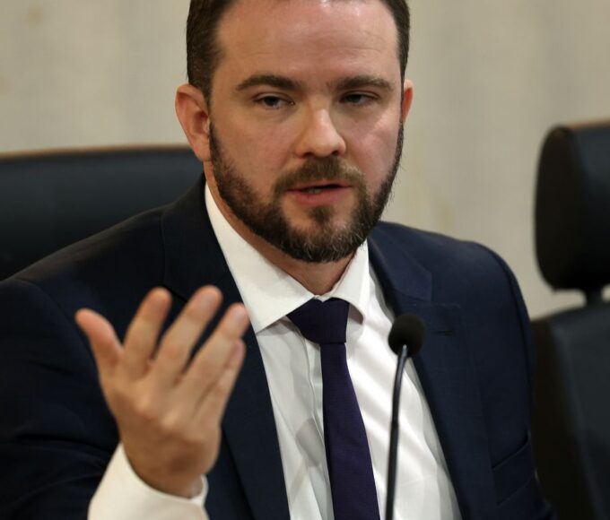 Governo eleva imposto do cigarro para bancar querosene e biodiesel