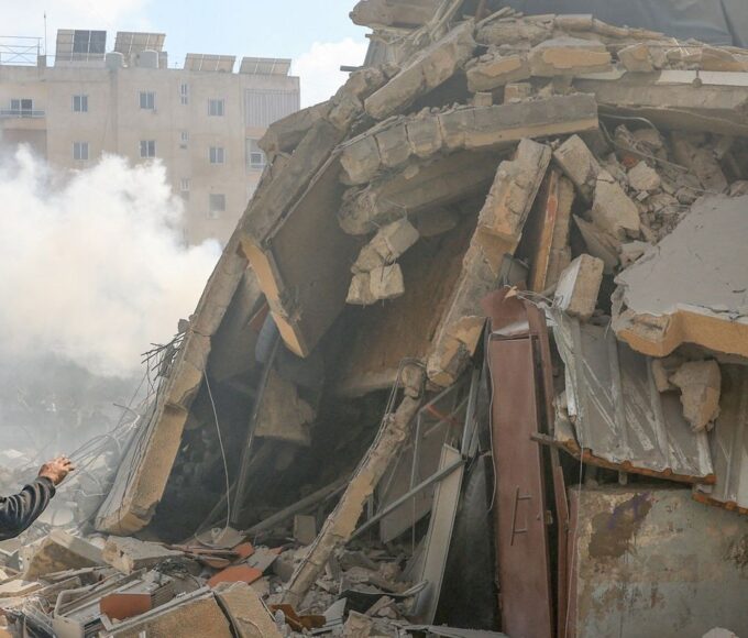 Israel mantém bombardeios no Líbano após cessar-fogo