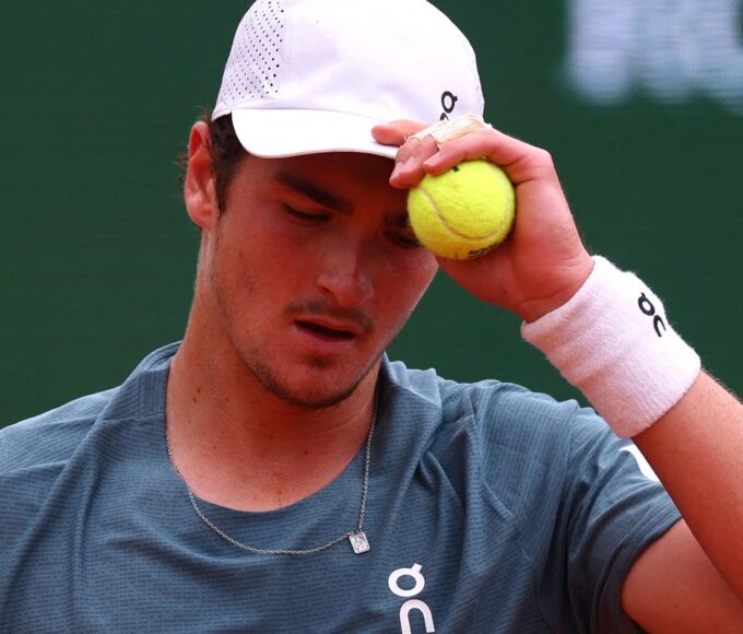 João Fonseca cai nas quartas de Mônaco para Zverev, número 3 do mundo