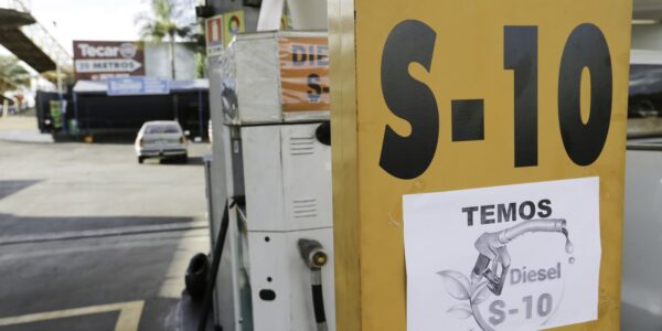 Pacote para conter alta dos combustíveis inclui subsídios e isenções