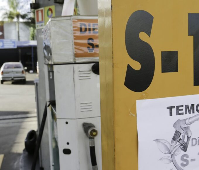 Pacote para conter alta dos combustíveis inclui subsídios e isenções