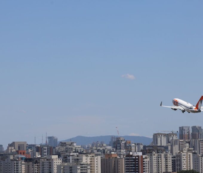 Petrobras anuncia que vai parcelar reajuste do querosene de aviação