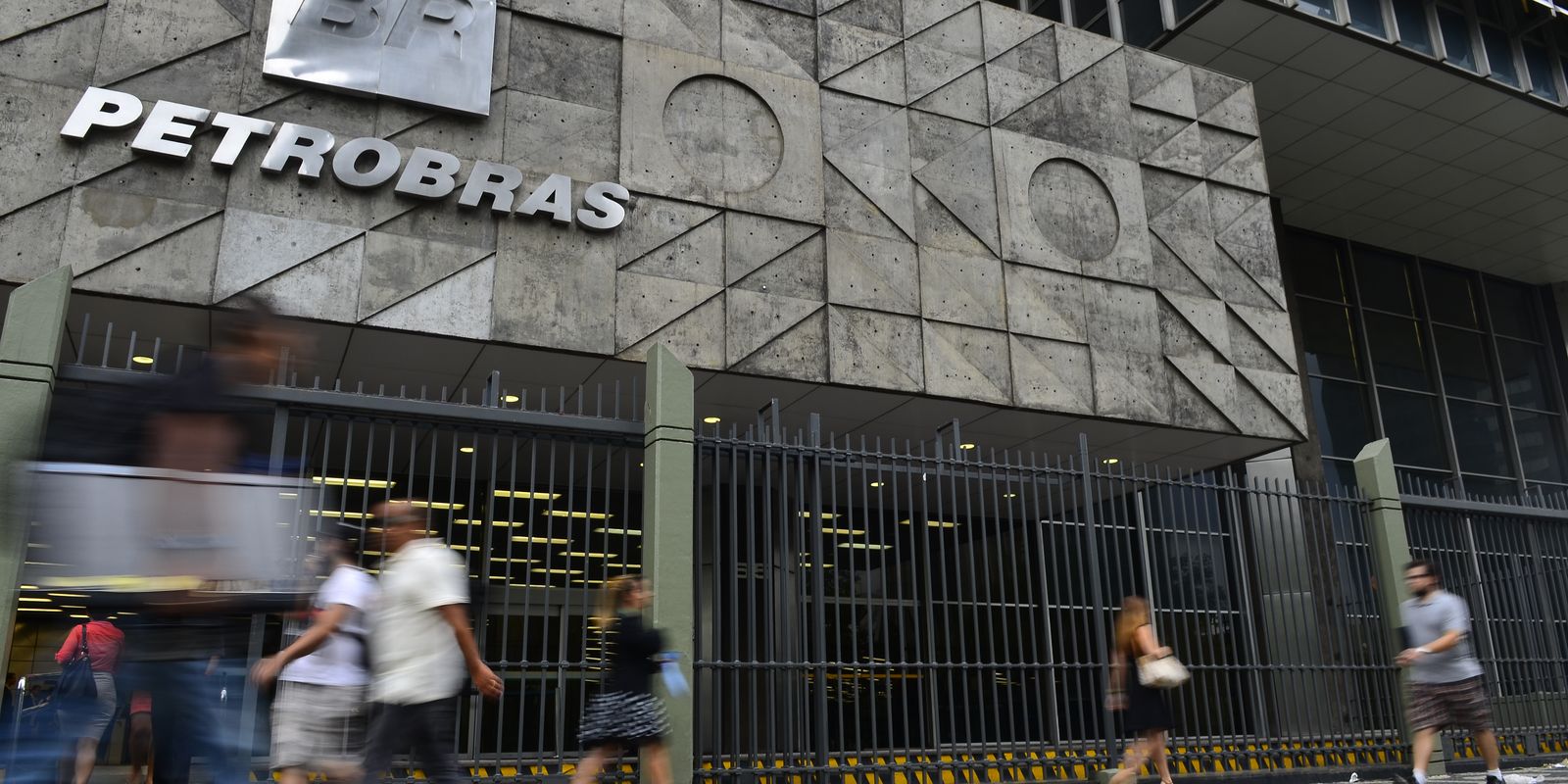 Petrobras destitui diretor de área que vendeu gás com 100% de ágio