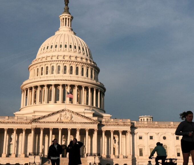 Prazo da guerra de Trump sem aval do Congresso termina 1º de maio