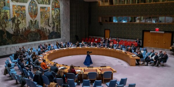 Rússia e China vetam resolução sobre Ormuz em Conselho de Segurança