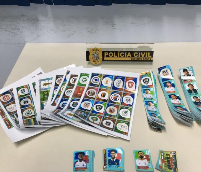 DP de Guaçuí apreende mais de mil figurinhas da Copa do Mundo com indícios de falsificação
