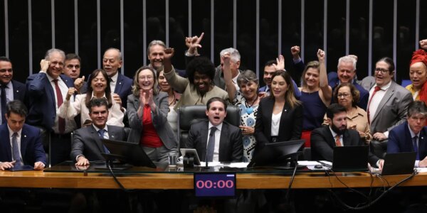 Câmara aprova prisão para aumento abusivo no preço dos combustíveis