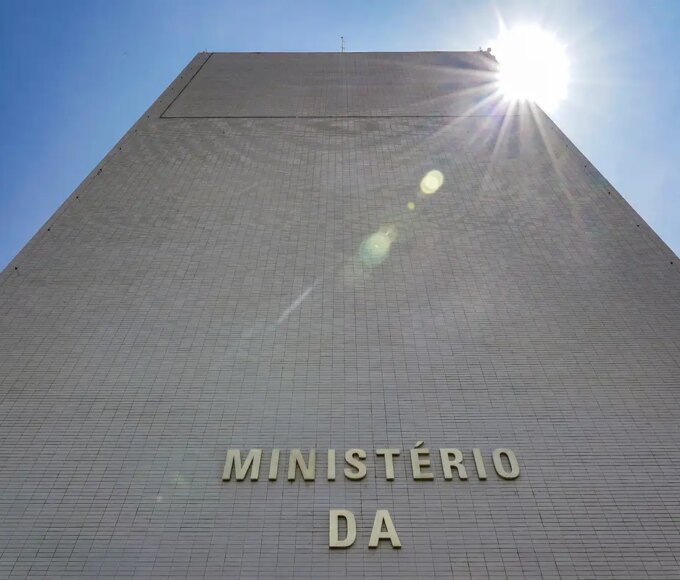 Defesa e Cidades lideram bloqueios no Orçamento de 2026