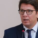 Dino dá prazo para Câmara explicar viagem internacional de Mario Frias