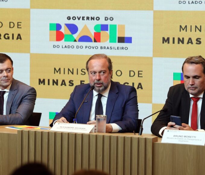 Governo cria subsídio de até R$ 0,89 para segurar preço da gasolina