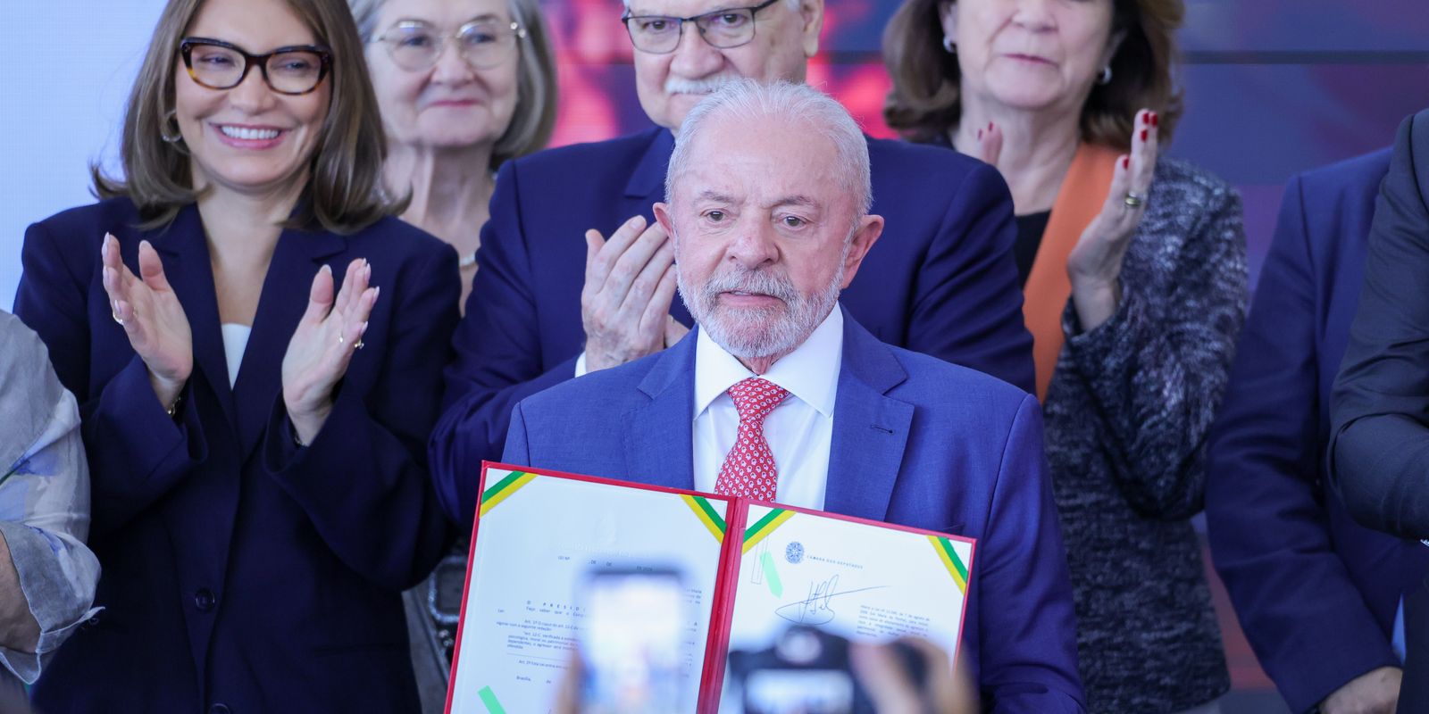 Lula sanciona lei que cria Cadastro Nacional de Agressores de mulheres