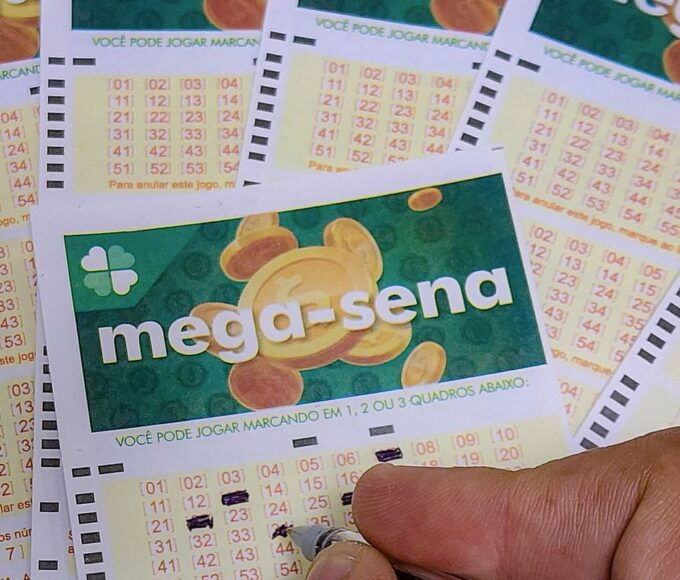 Mega-Sena acumula e prêmio principal vai para R$ 16 milhões