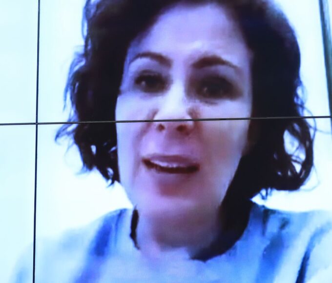 Moraes cobra providências para extradição de Carla Zambelli