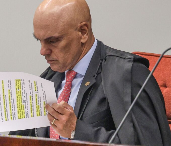 Moraes envia à PGR pedido para investigar recursos do filme Dark Horse