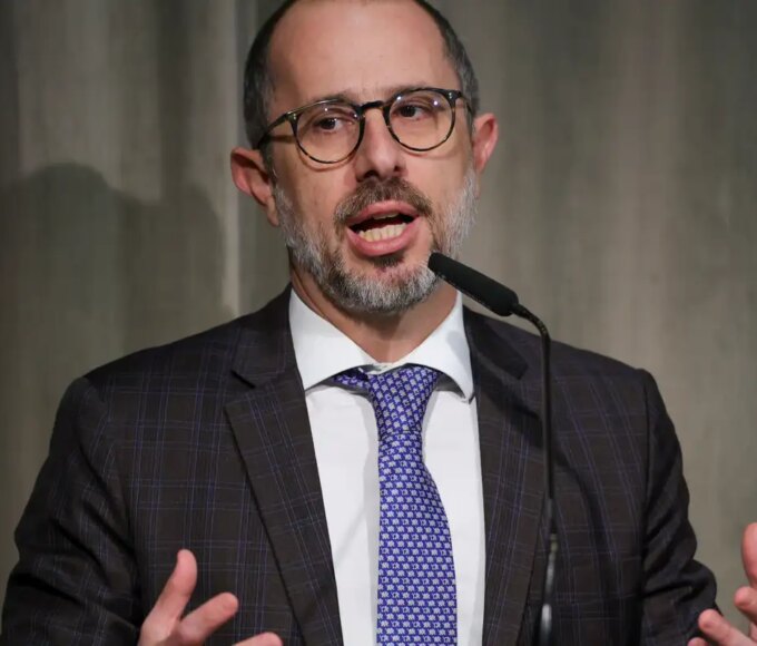 "Não precisamos eleger um país polícia do mundo", diz ministro da CGU