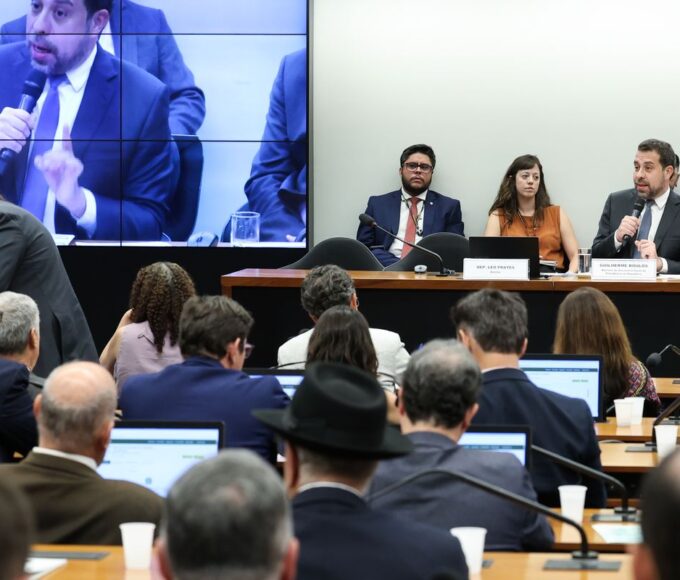PEC da escala 6x1: audiência e parecer do relator marcam a semana