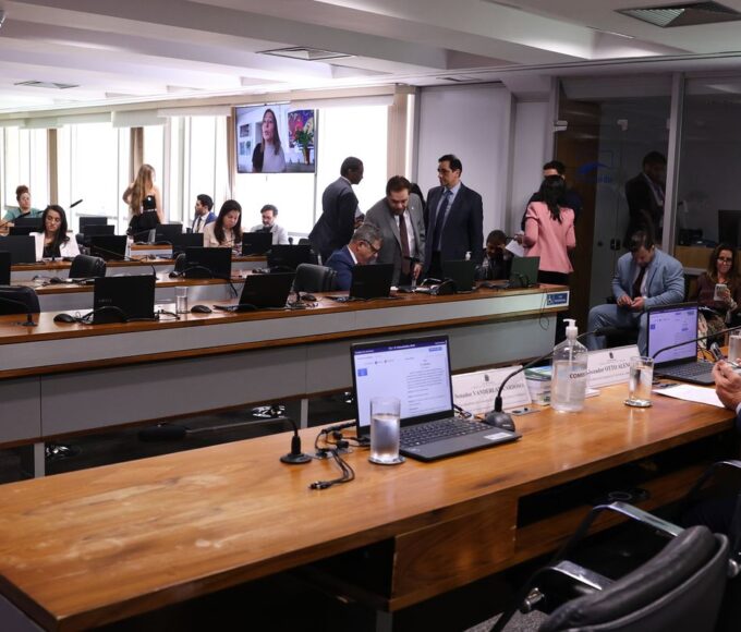 Senado adia votação da PEC que dá autonomia financeira ao BC
