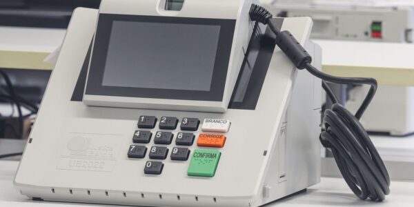 TSE inicia nova etapa de testes de segurança das urnas