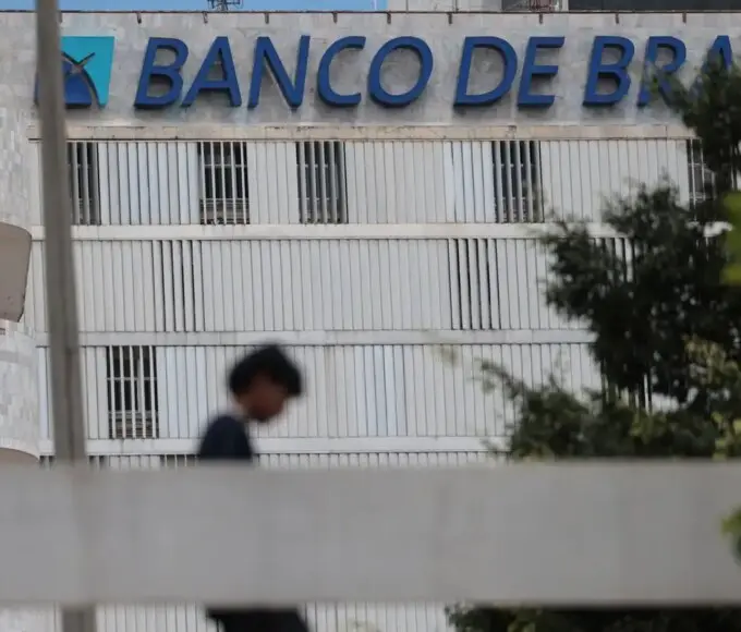 BRB e PicPay investigados por descontos ilegais em salários no DF