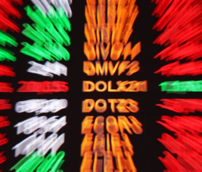 Bolsa sobe 1,16%, e dólar cai para R$ 5, apesar de medida dos EUA