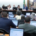 CCJ da Câmara suspende análise de PEC que reduz maioridade penal