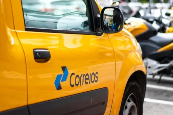 Desconto de 24% no salário atinge cerca de 1,7 mil empregados dos Correios no Espírito Santo