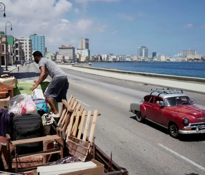 Cuba debate reformas econômica e social em meio ao bloqueio dos EUA