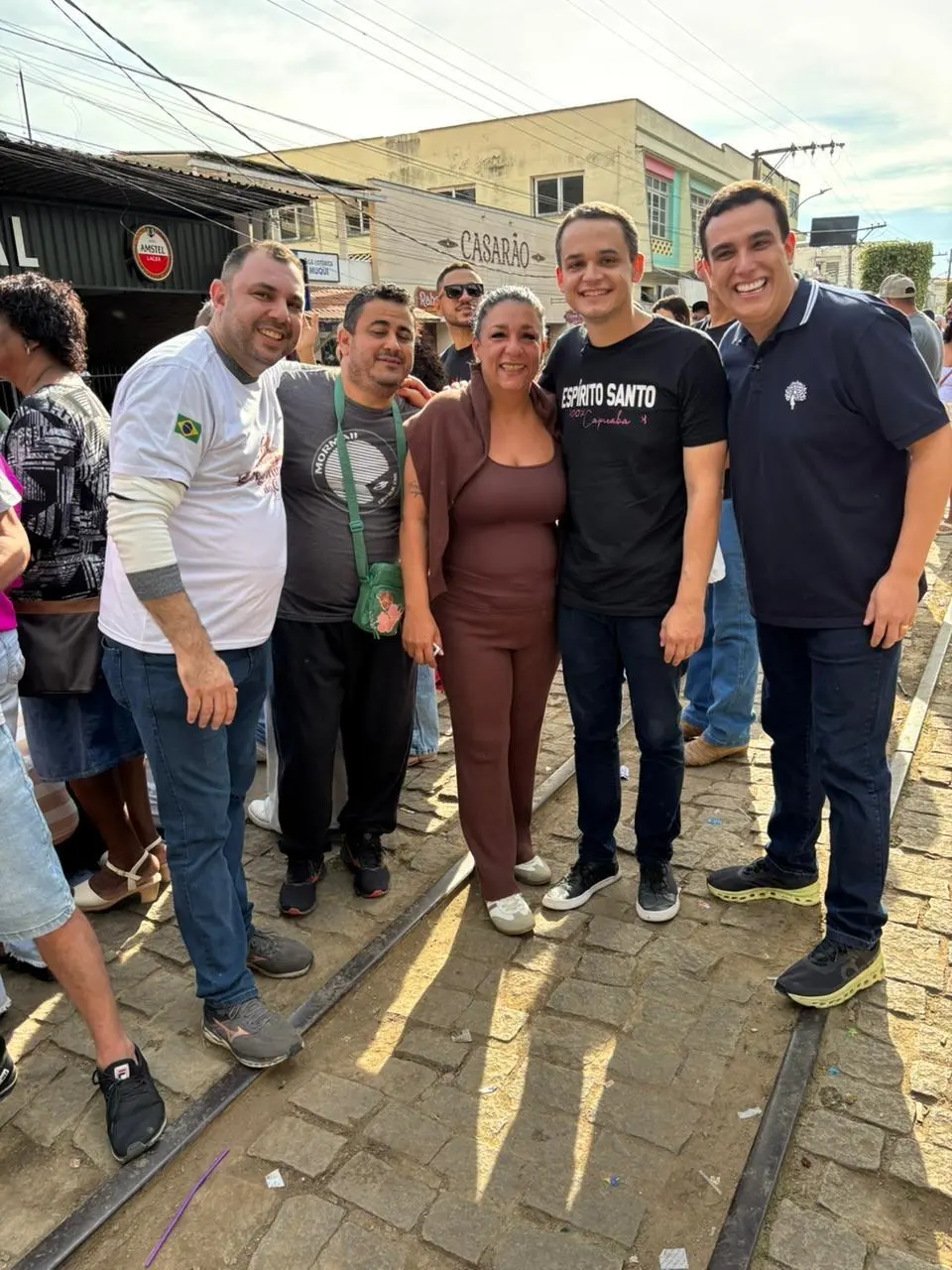 Lorenzo Pazolini e Erick Musso participam de desfile estudantil em Muqui e recebem apoio popular 14 IMG 20260621 WA0176