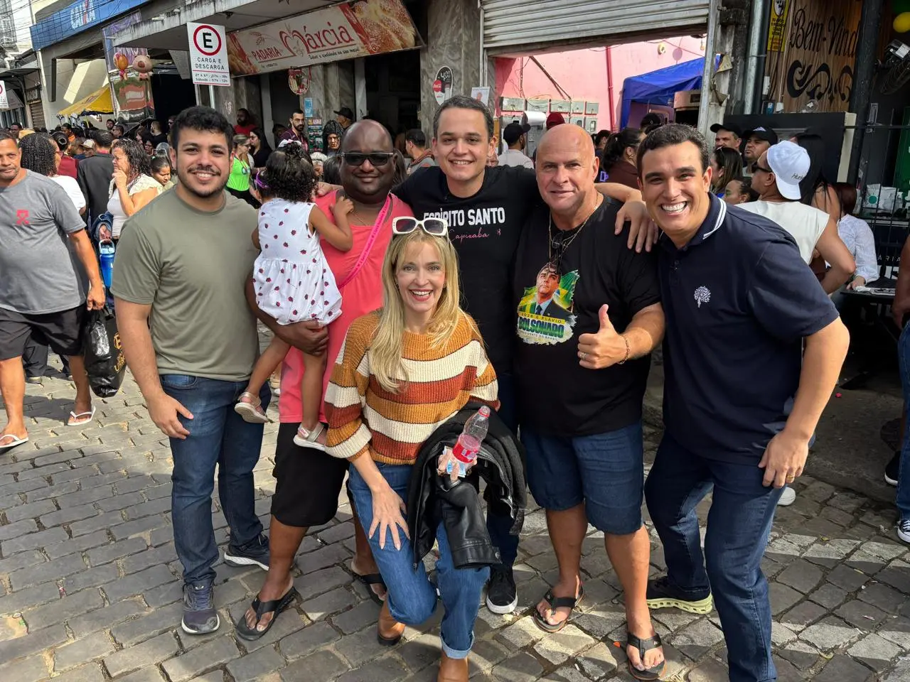 Lorenzo Pazolini e Erick Musso participam de desfile estudantil em Muqui e recebem apoio popular 12 IMG 20260621 WA0180