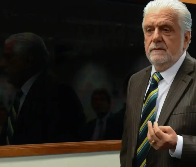 Jacques Wagner deixa liderança do governo no Senado Federal