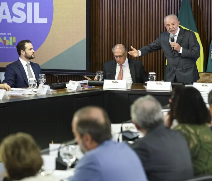 Lula sobre sanções dos EUA: "Brasil não é republiqueta insignificante"