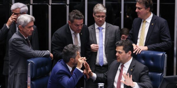 Mesmo com apelos do governo, pautas-bomba são aprovadas no Senado