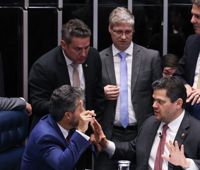 Mesmo com apelos do governo, pautas-bomba são aprovadas no Senado
