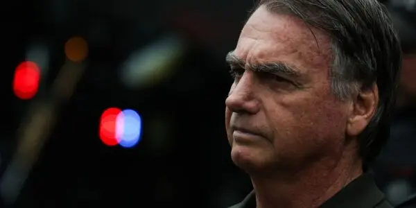 Moraes autoriza depoimento de Bolsonaro sobre arma apreendida