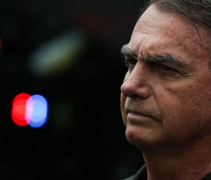 Moraes autoriza depoimento de Bolsonaro sobre arma apreendida