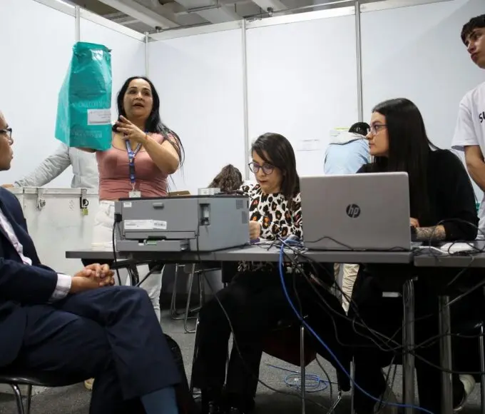 Presidente Petro denuncia fraude contra o voto na eleição da Colômbia