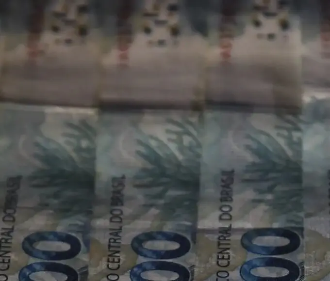 Redução de impostos e equilíbrio fiscal são prioridades, aponta CNI