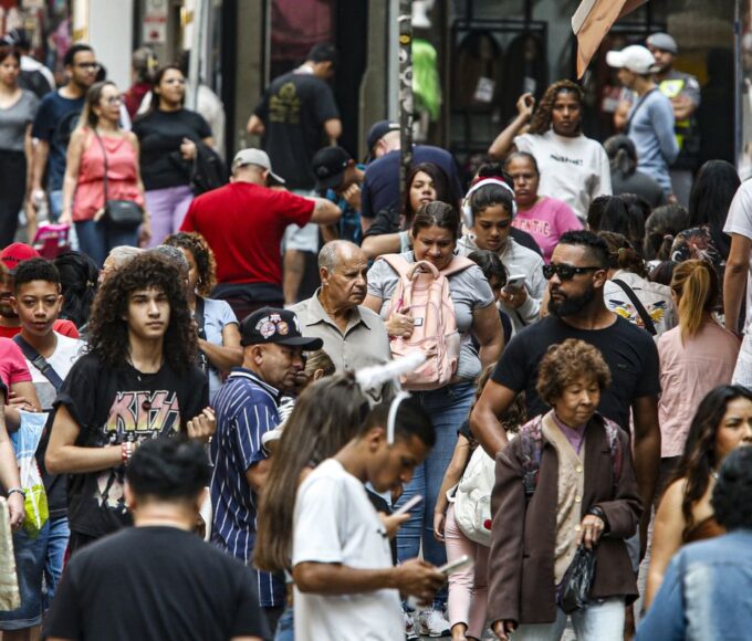 Salários diminuem pobreza em 22 regiões metropolitanas